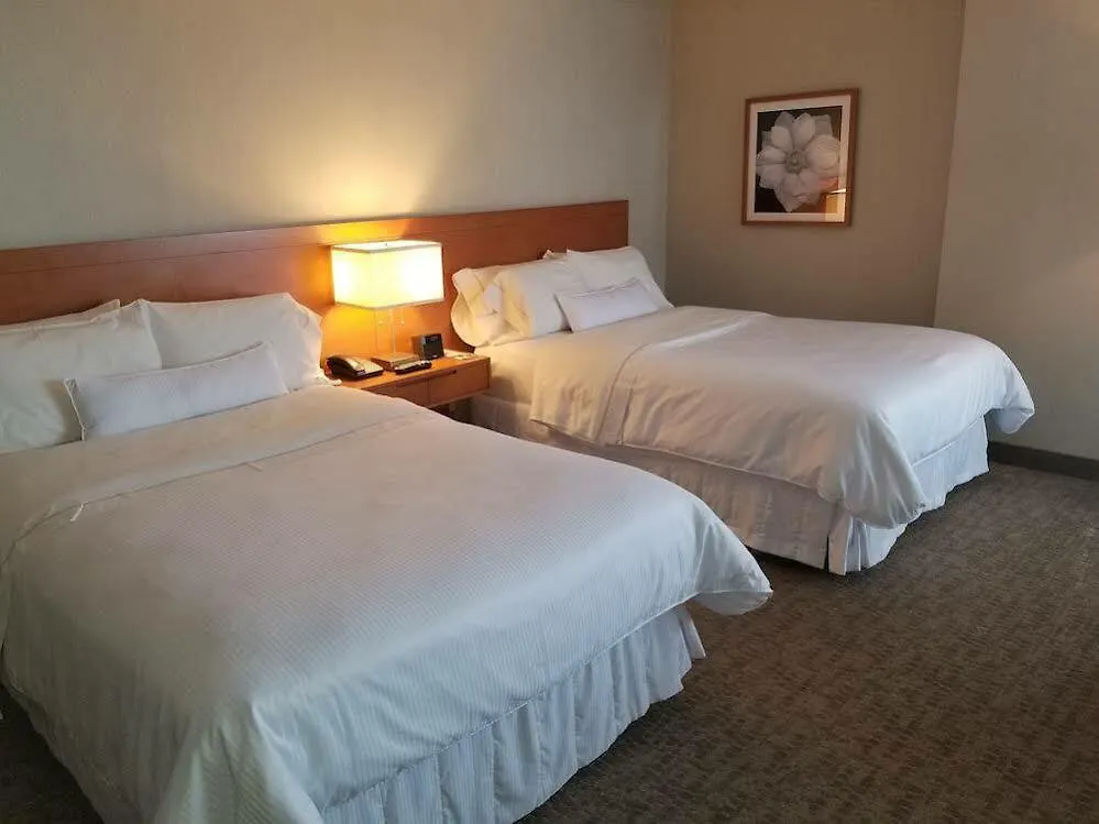 Pan Pacific Toronto Hotel 4*,
