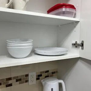 Spacious With Tv, Wi-fi, Netflix, Parking Homestay Edmonton