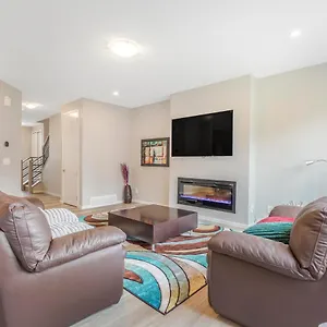 A Cozy 3 Bedroom New House With 2 Living Apartment Edmonton
